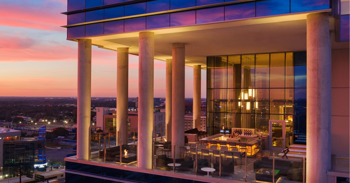 Sky-High Fun at AC Sky Bar: Downtown Orlando’s Trendiest Rooftop Bar!