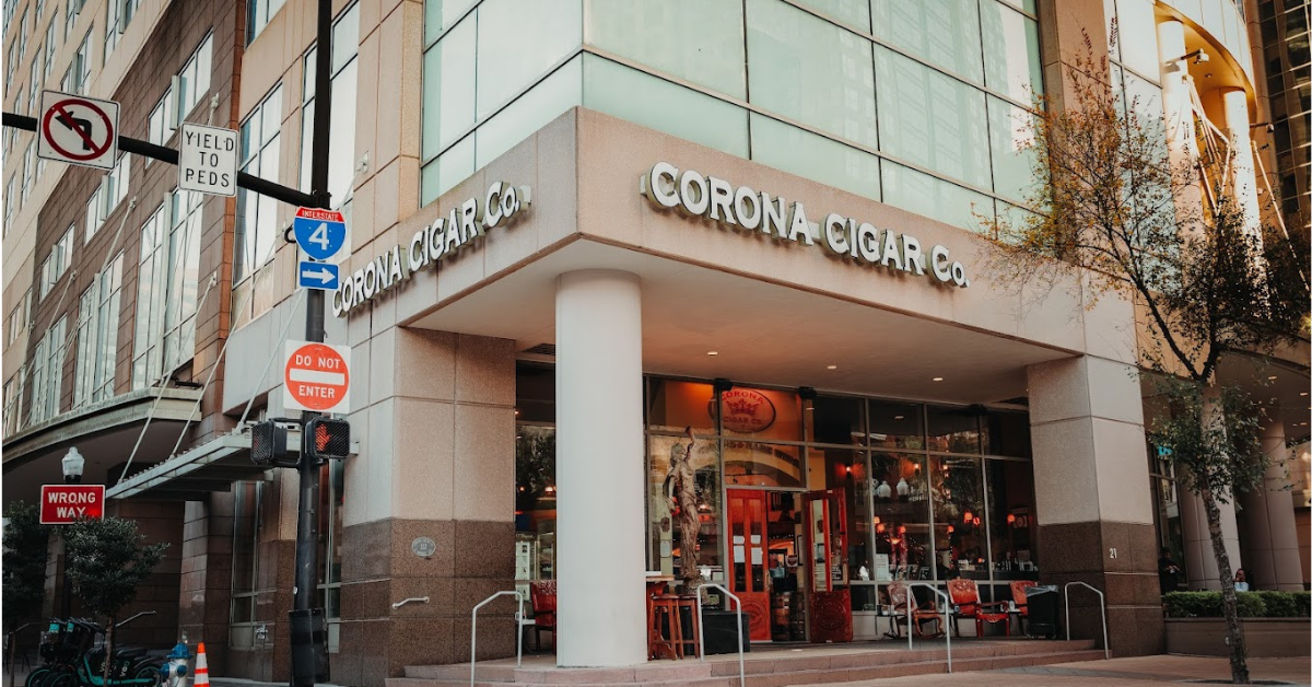 Savor the Finest Cigars at Corona Cigar Company & Diamond Crown Lounge, Orlando