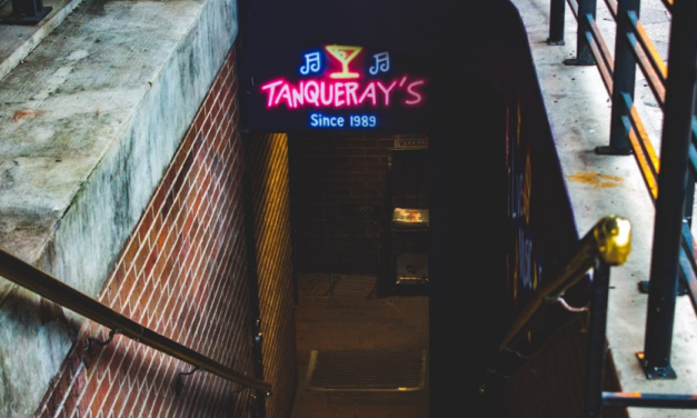 Tanqueray’s Bar & Grille: The Heartbeat of Downtown Orlando’s Live Music Scene!