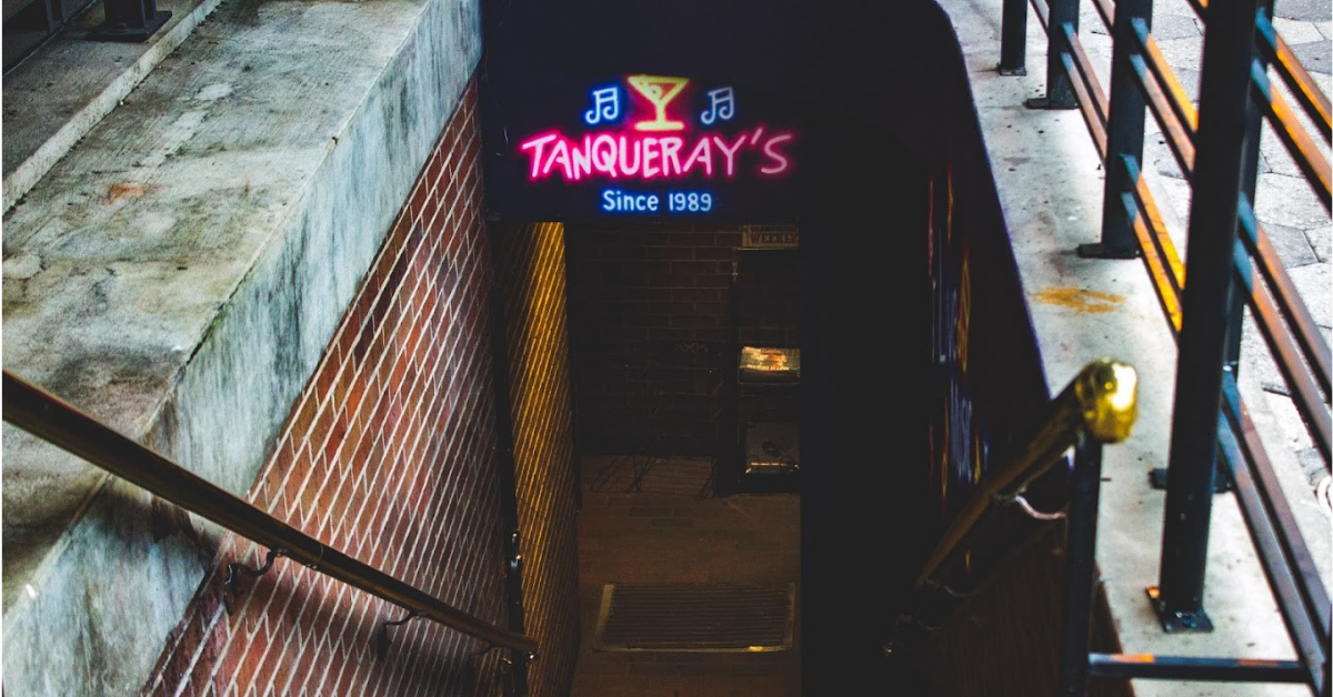 Tanqueray’s Bar & Grille: The Heartbeat of Downtown Orlando’s Live Music Scene!
