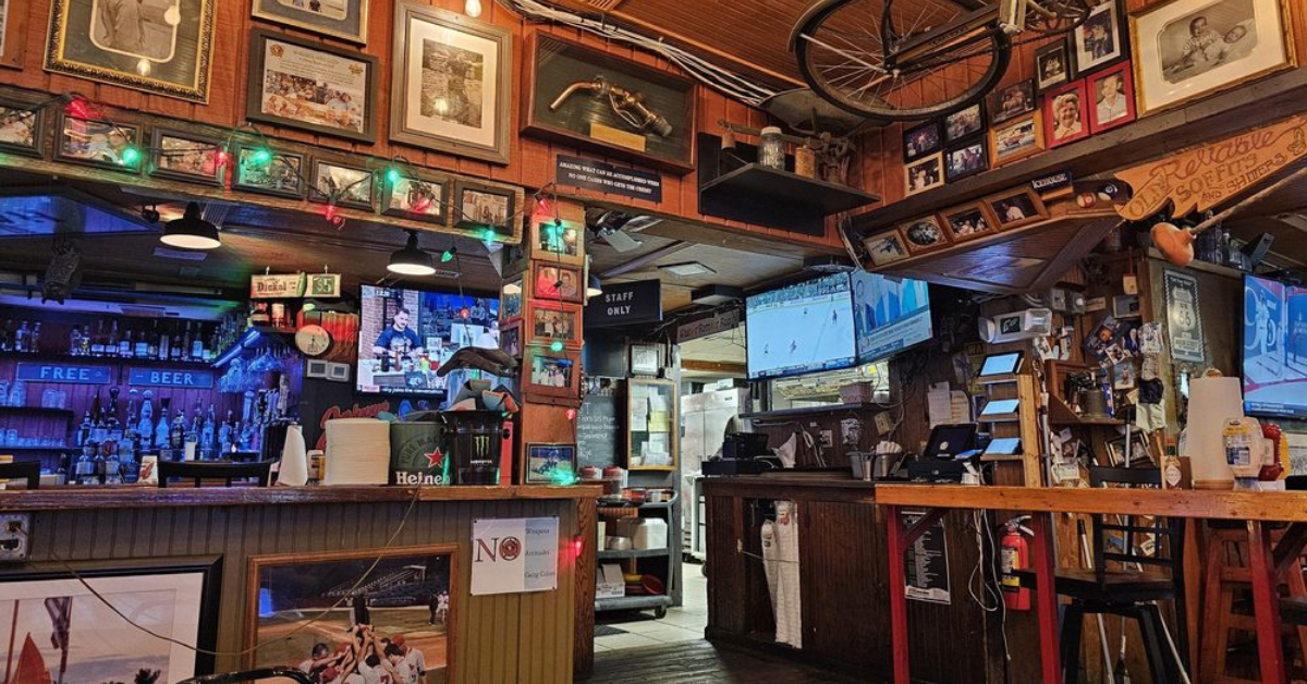 Johnny’s Fillin’ Station: Where Orlando Meets for Burgers, Beers, and Sports